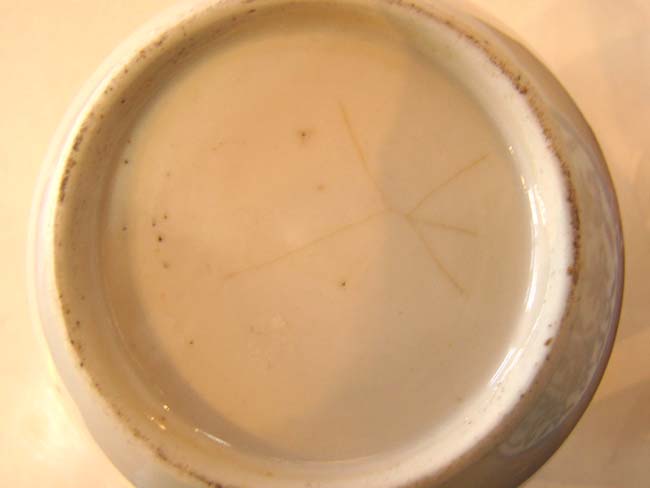 A beautiful late 18th century Chinese Export Porcelain orange decorated jug with condition issues — image 2